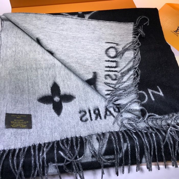 Louis Vuitton Scarf LV00038